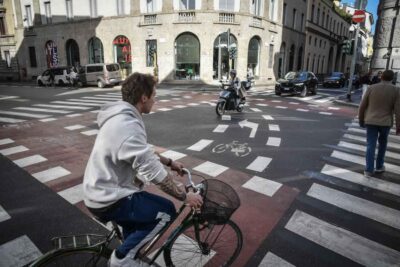 nuovo codice strada piste ciclabili velocità, milano corsie ciclabili