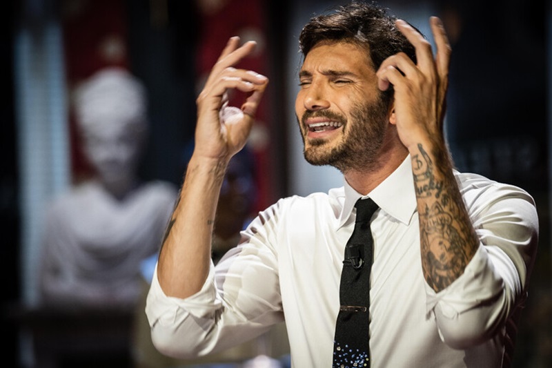 stefano de martino amici affari tuoi