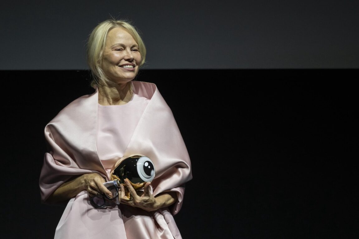 Pamela Anderson premio Golden Eye film The last showgirl Zurich Film Festival 2024