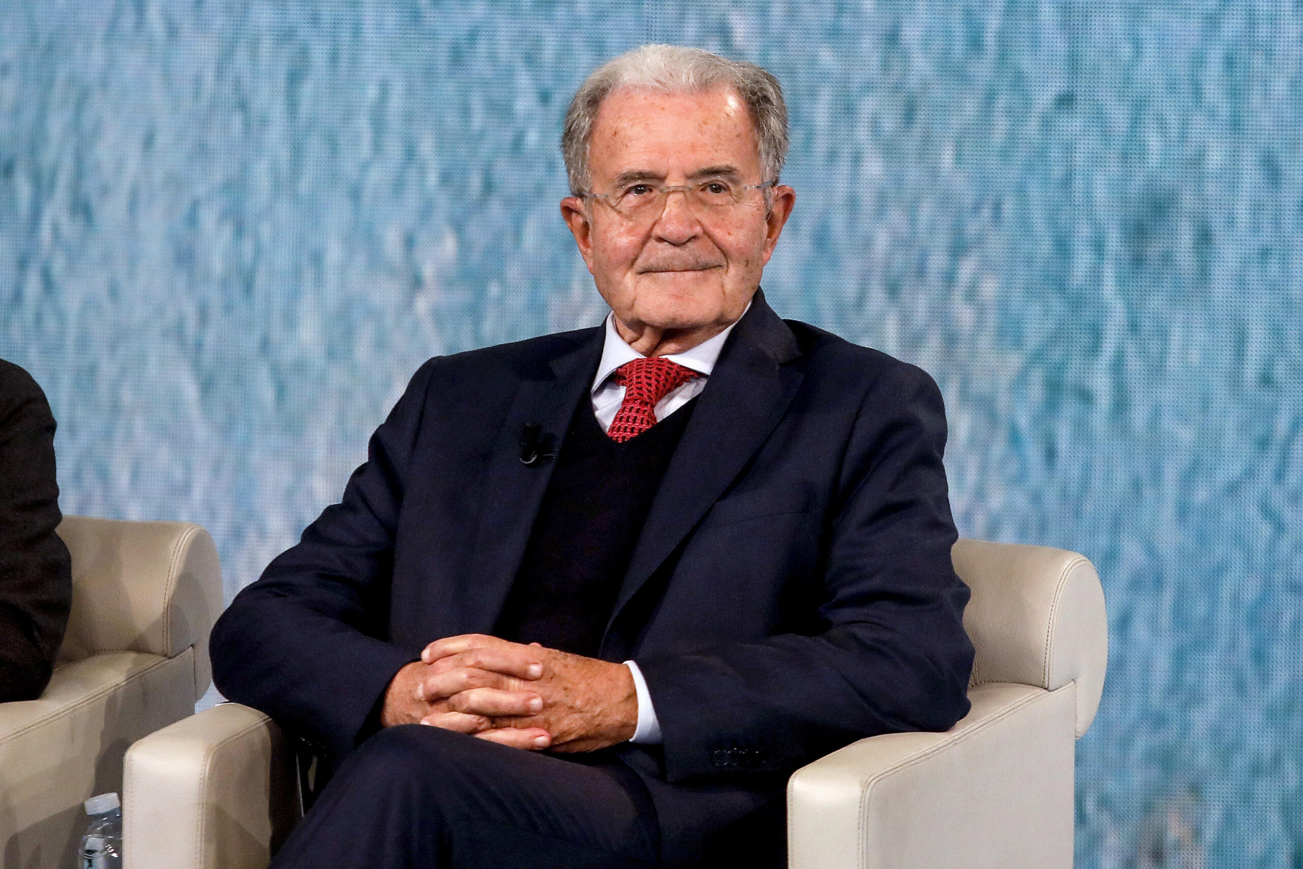 Romano Prodi e le armi «indispensabili» per l’Ue: «Ma sulla pace von der Leyen non ha fatto niente»