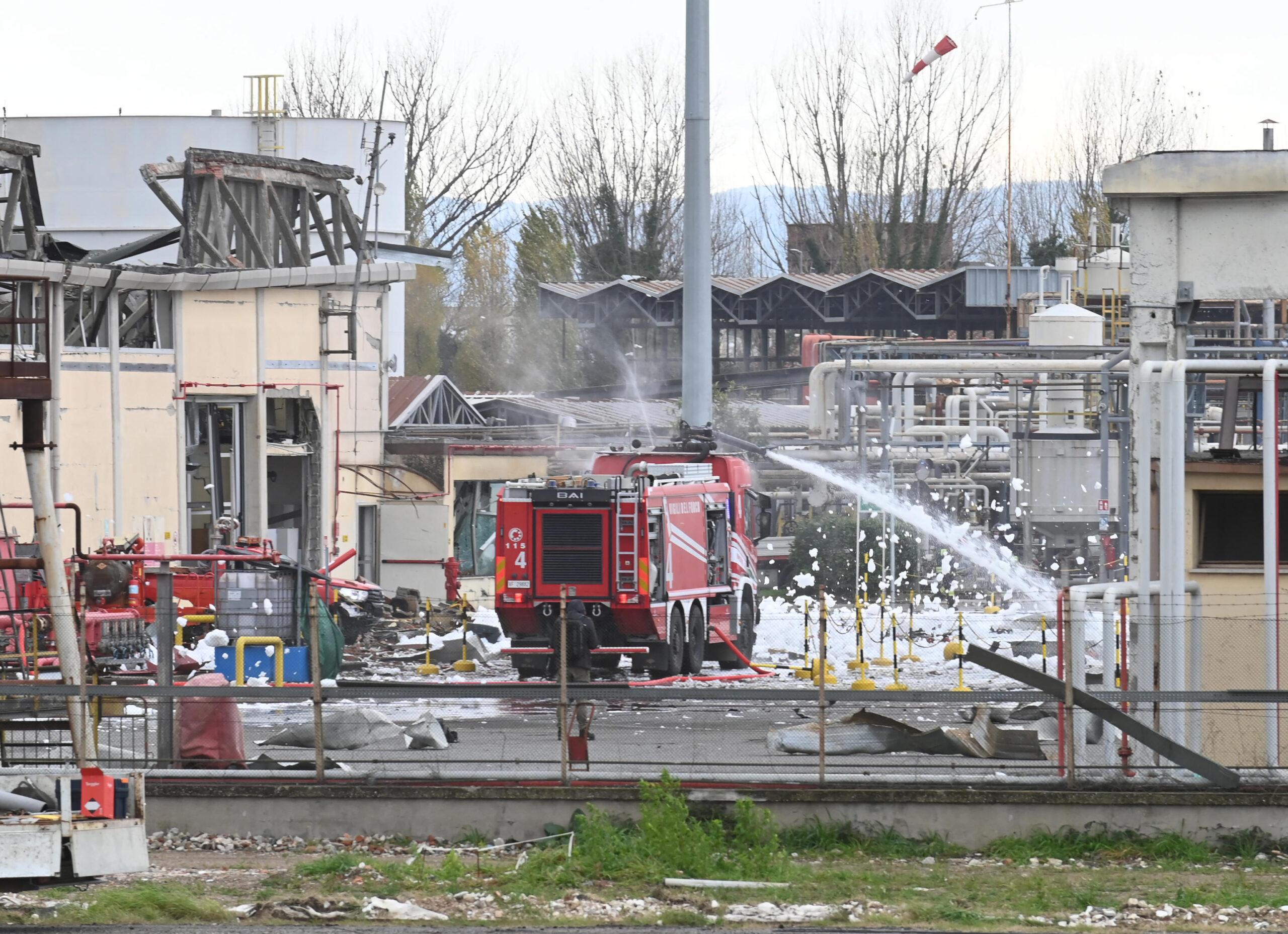 calenzano esplosione raffineria eni