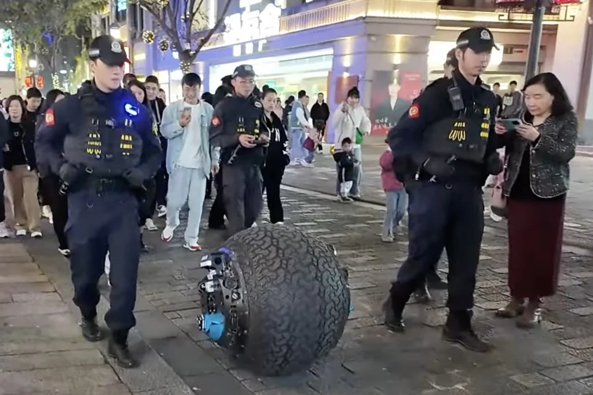 polizia robot sfera cina