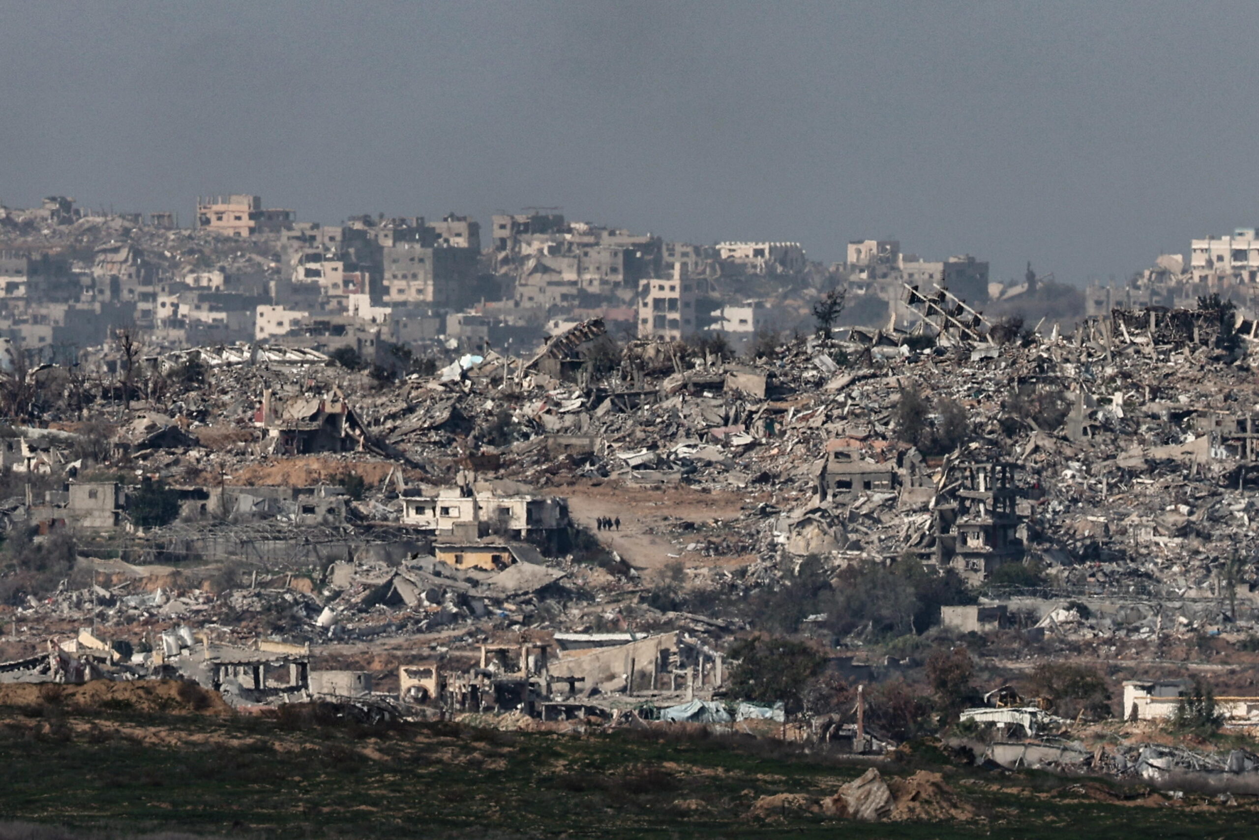 Gaza, liberi i primi tre ostaggi israeliani: sono con la Croce Rossa