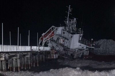 marina di massa nave schiata pontile disastro ambientale