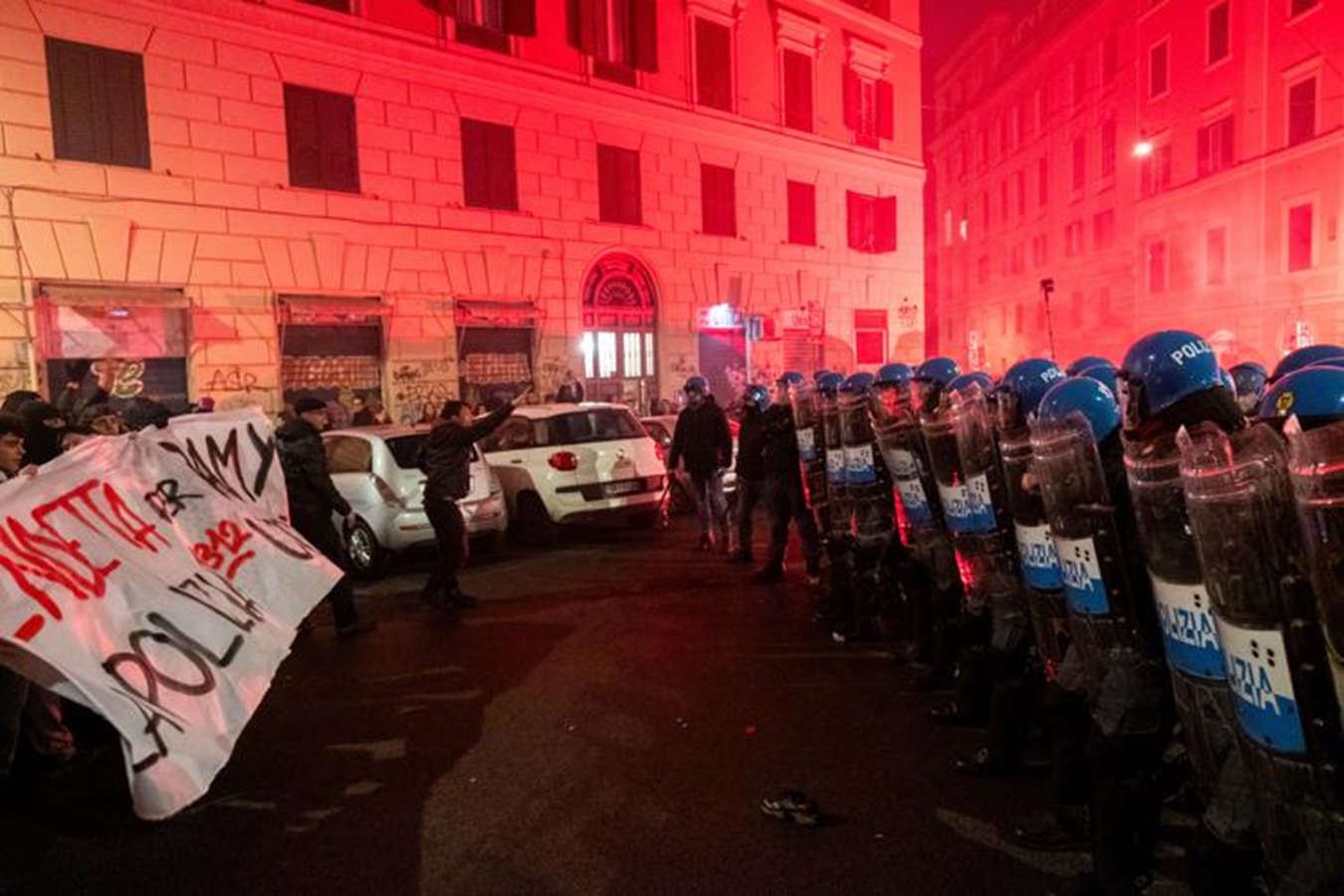 polizia scudo penale chat agenti