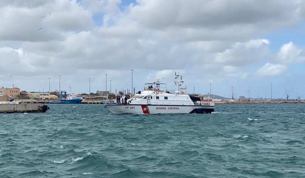 https://static.open.online/wp-content/uploads/2025/01/sardegna-barca-ribaltata-pescatori-morti.jpg