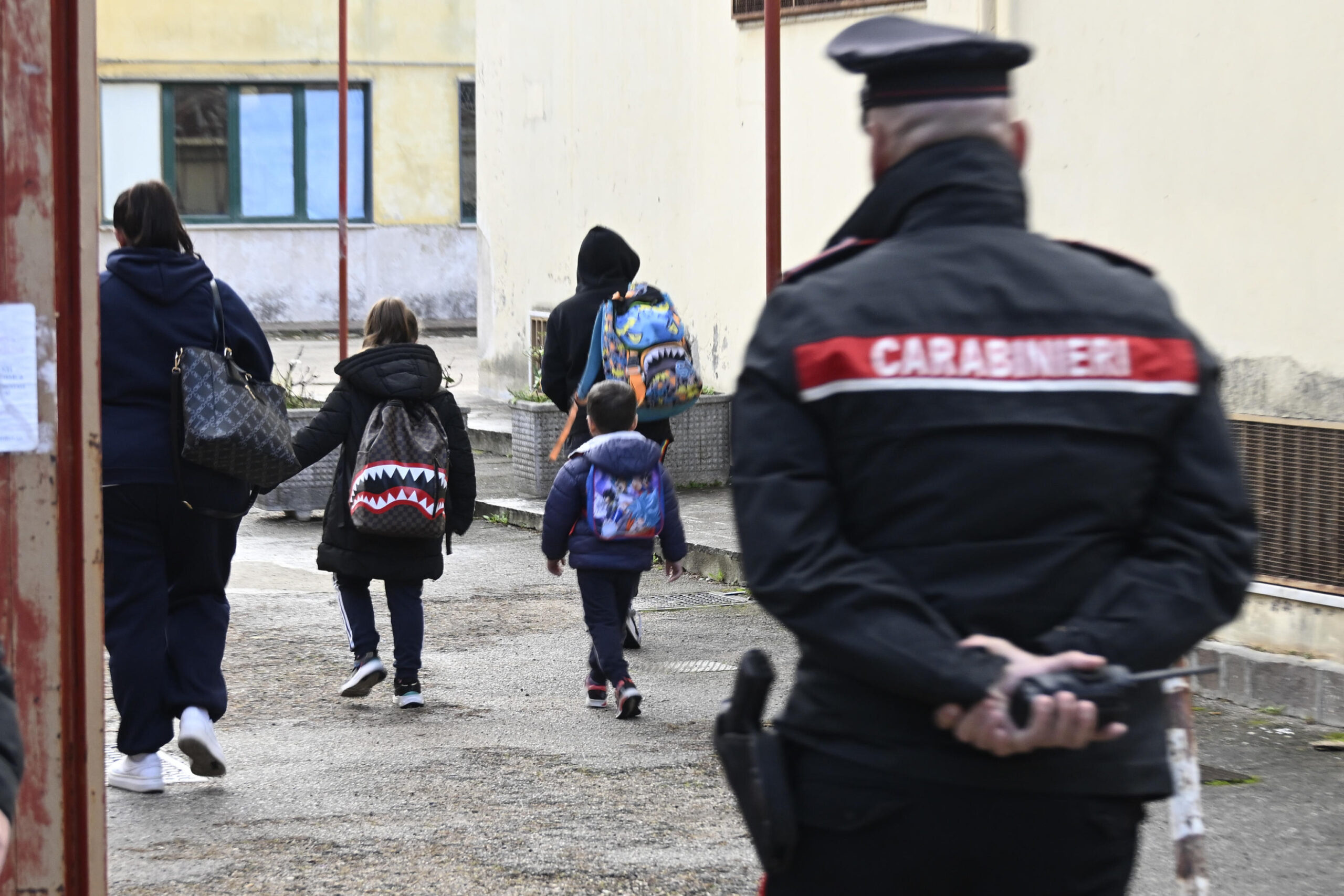 scuola castellammare prof arrestata nega abusi