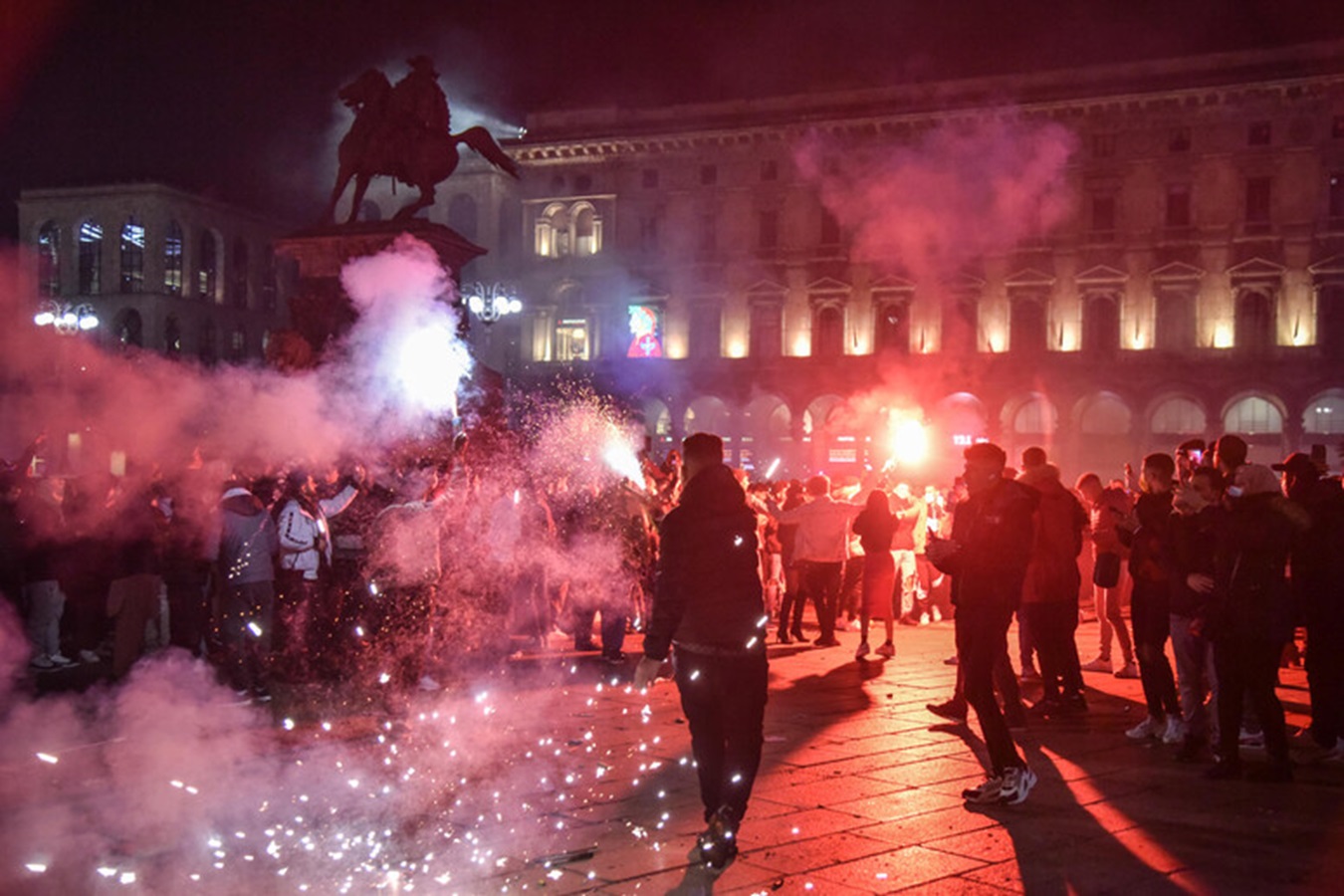 stupri capodanno piazza duomo milano