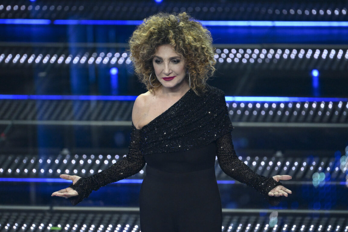 Marcella Bella Sanremo 2025 pelle diamante pagelle prima serata