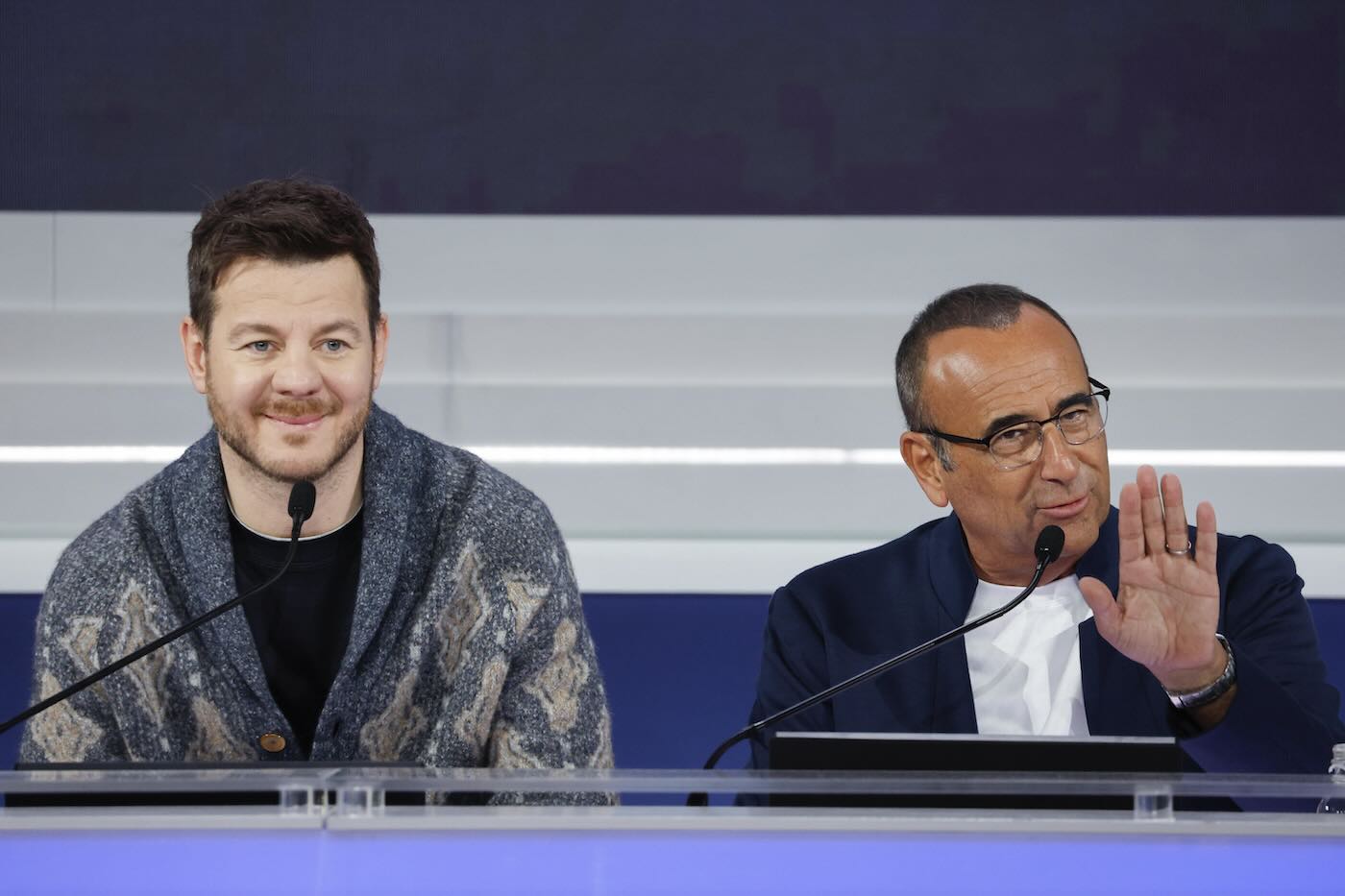 Sanremo 2025, Carlo Conti si commuove ricordando la mamma. Attesa per Jovanotti sul palco «coi tamburi», giovedì Bennato