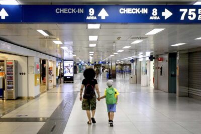 aeroporto linate filmava bagni arrestato