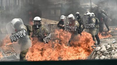 atene scontri parlamento feriti manifestazioni incidente ferroviario