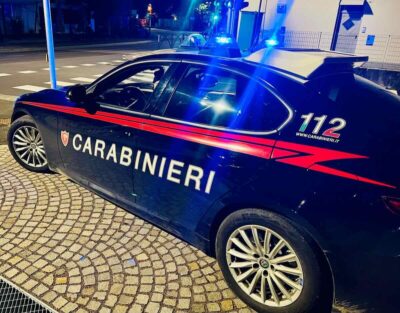 genitori arrestati minacce bastone maestra