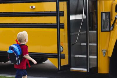 autobus bambina dimenticata asilo cremona