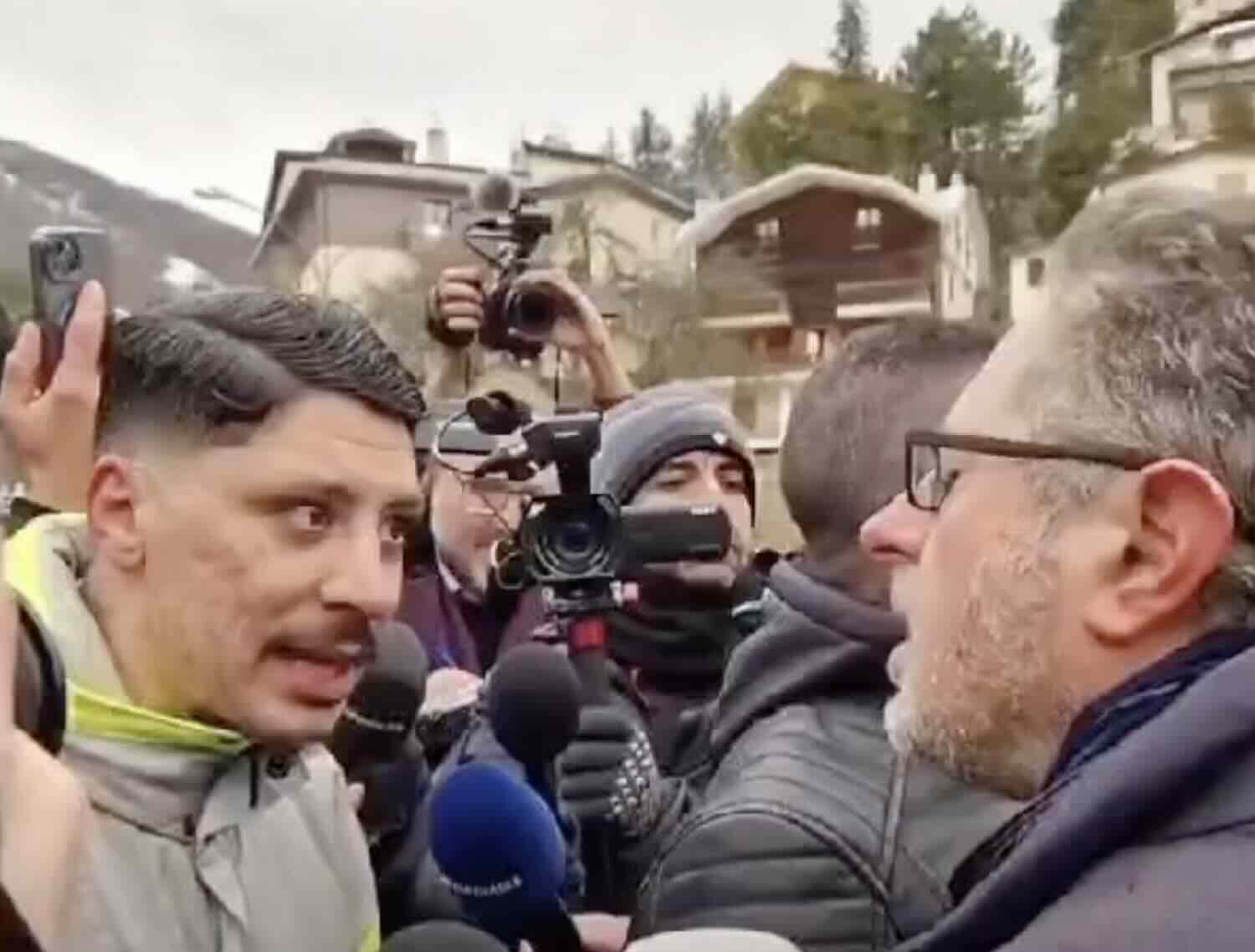 La sfuriata di Borrelli col tiktoker napoletano a Roccaraso: «Voi non siete Napoli, siete monnezza» – Il video