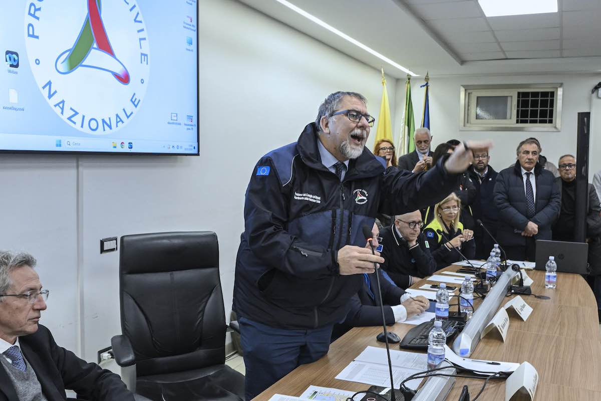 campi flegrei allerta crollo palazzi morti protezione civile fabio ciciliano