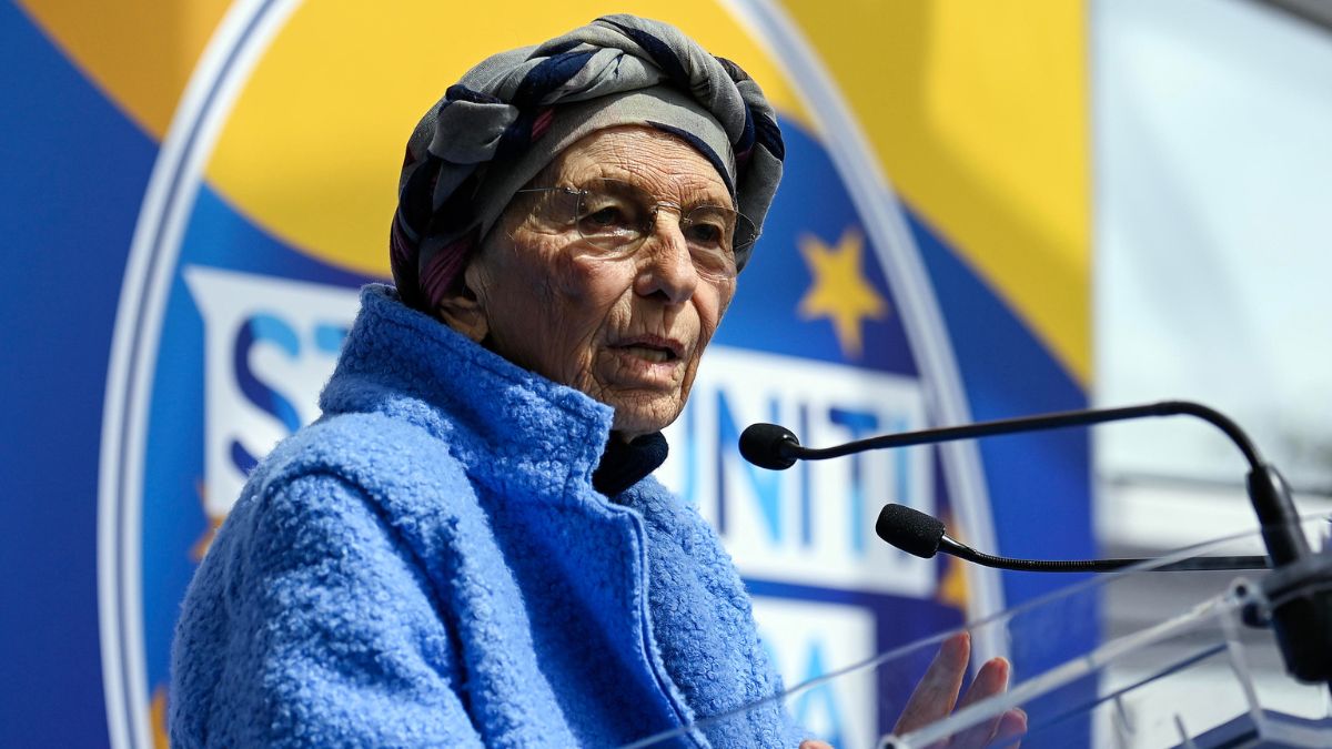 Niqab a scuola, Emma Bonino sul caso Monfalcone: «Niente sotterfugi, in Italia la legge lo vieta»