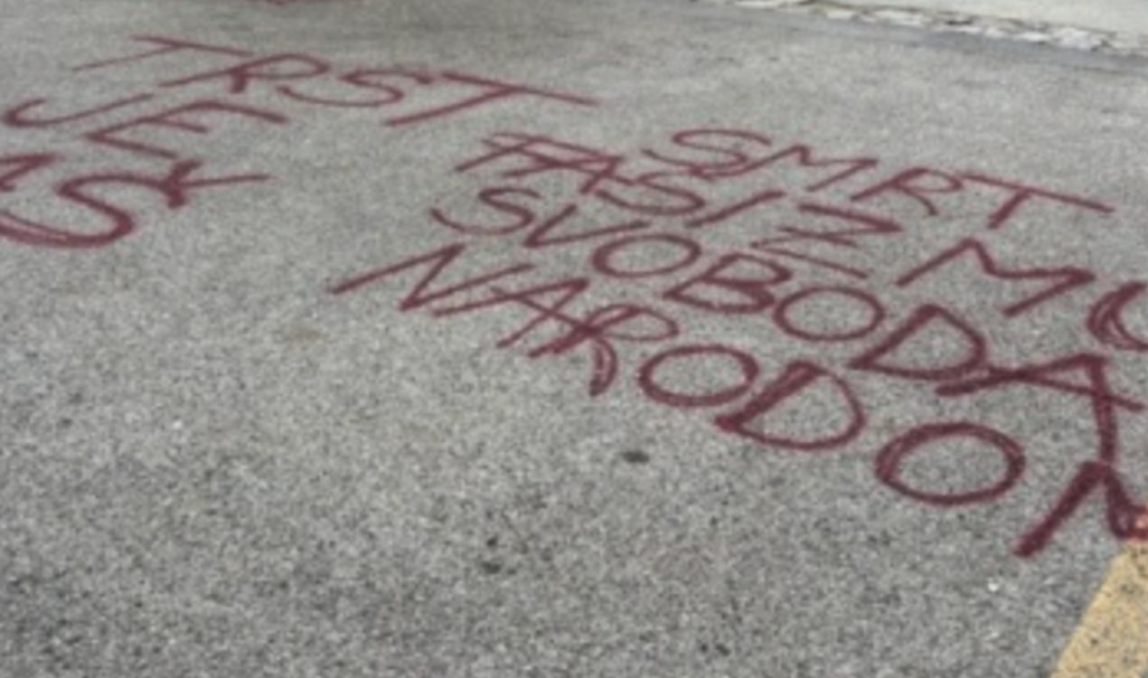 Trieste, imbrattata la foiba di Basovizza con vernice rossa: «Atto di vandalismo ignobile»