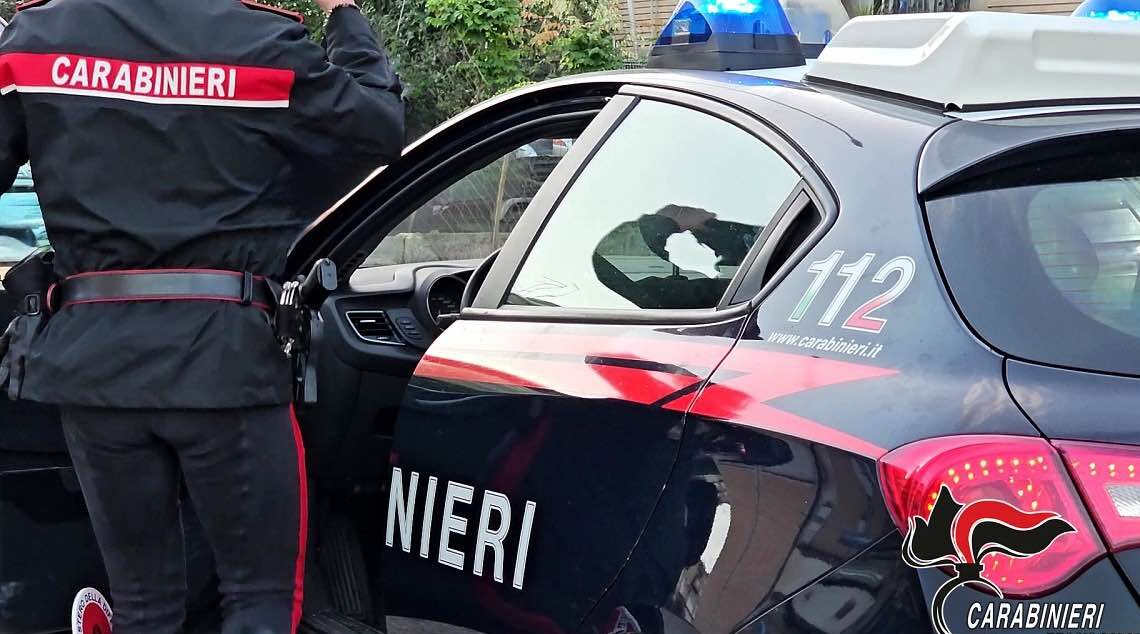 Fratellini maltrattati a Cosenza, arrestato il compagno della madre: la svolta nell’indagine sulle violenze contro i bambini