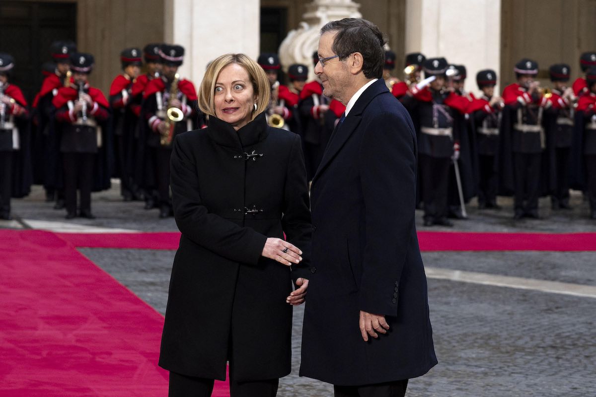 Meloni incontra Herzog a Palazzo Chigi, il presidente israeliano: «Italia ci critica da amica, ma è al nostro fianco»