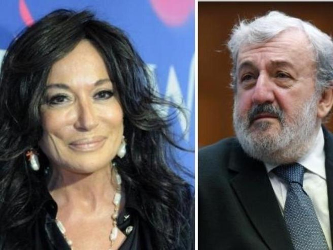 Nancy Dell’Olio e quella serata con Michele Emiliano: «Cercò di baciarmi e mi invitò a casa, tornai in auto piangendo»