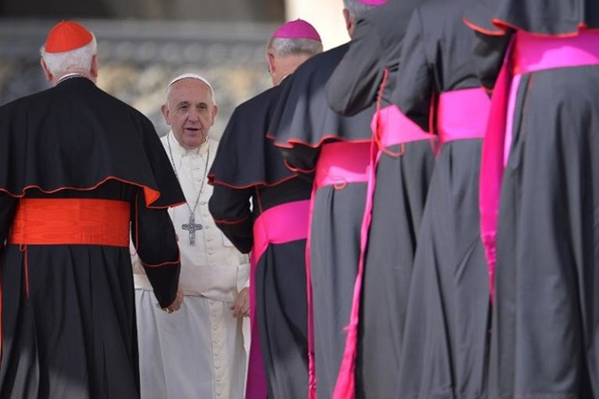 papa francesco nemici cardinali salute pontefice