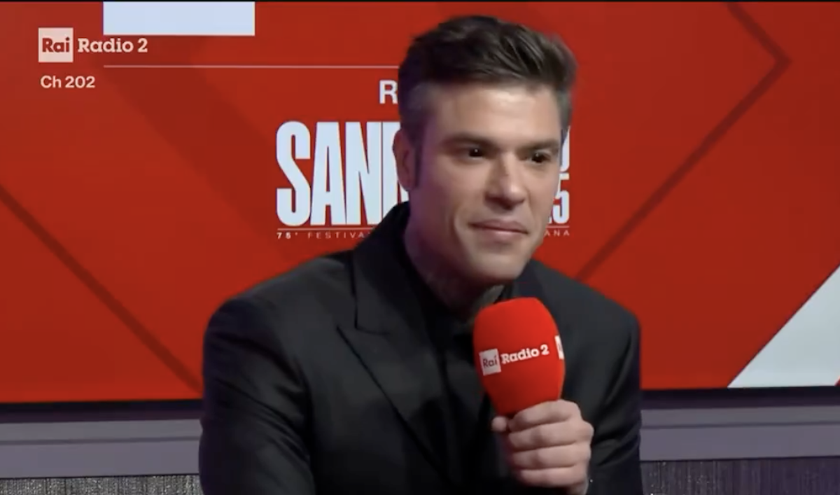 «Anni difficili?», e Fedez commosso non riesce a rispondere: l’intervista al rapper dopo la prima serata di Sanremo 2025 – Il video