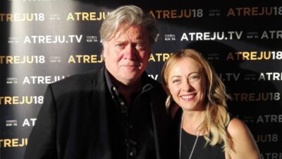 steve bannon saluto nazista jordan bardella annulla elly schlein giorgia meloni