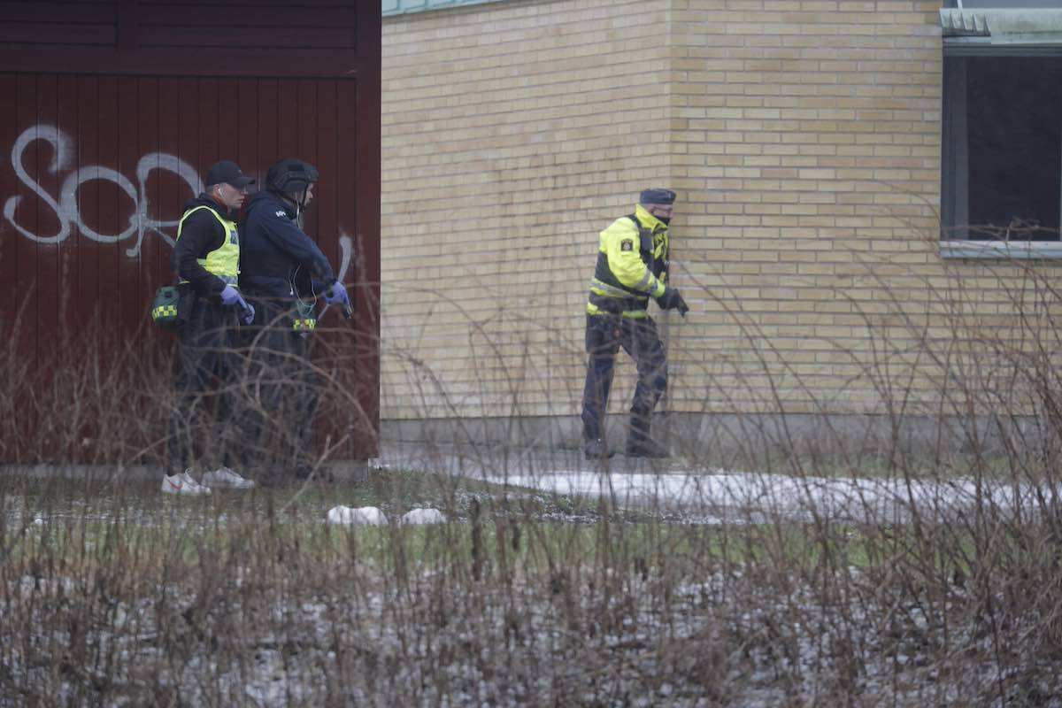 Svezia, chi era il killer della scuola di Orebro: disoccupato e sconosciuto ai vicini di casa. Il nome cambiato otto anni fa