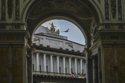 teatro-san-carlo-napoli mafia