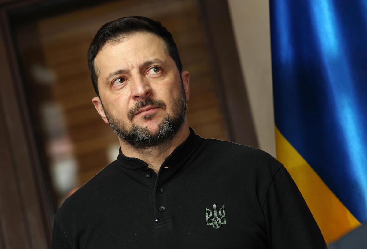 Guerra in Ucraina, l’annuncio di Zelensky: «Pronto a dimettermi se Kiev entra nella Nato. Da Trump mi aspetto garanzie»