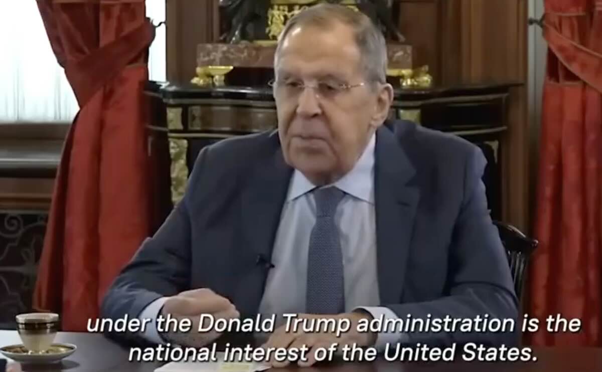 Lavrov spiega l’intesa Trump-Putin: «Trattano come i cowboys». L’attacco a Von der Leyen: «Militarizza l’Europa, come Hitler» – I video