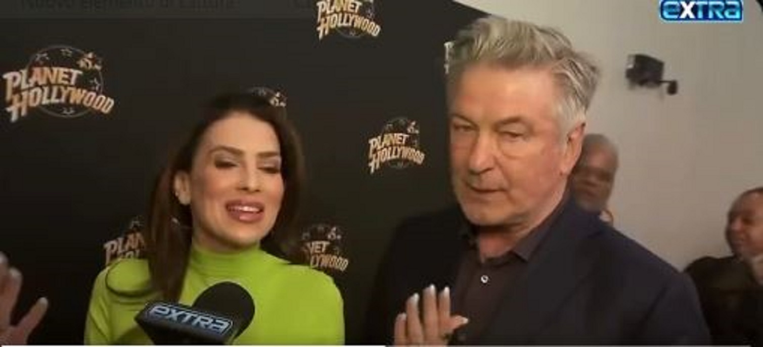 Alec Baldwin zittito dalla moglie: «Quando parlo tu resti in silenzio». La strigliata diventa virale – Il video