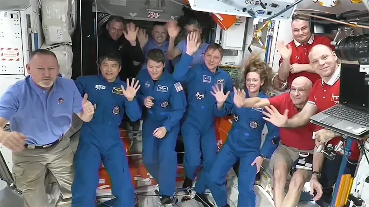 La navetta Crew Dragon è arrivata alla Stazione spaziale internazionale: i due «naufraghi spaziali» Wilmore e Williams ora possono tornare sulla Terra