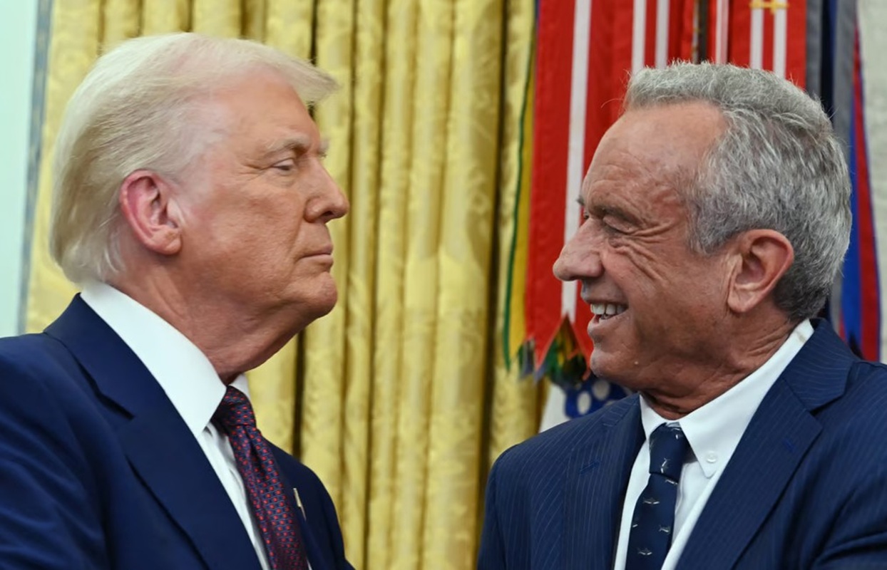 Donald Trump ritira il candidato No-vax ai Cdc. E Robert Kennedy Jr. si arrabbia