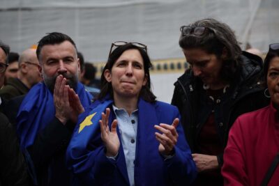 elly schlein alla manifestazione di piazza del popolo