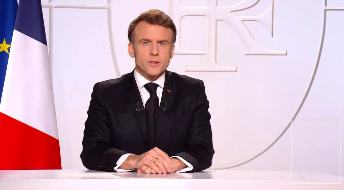 Macron parla alla Francia: «Sì alla deterrenza nucleare, Washington non può decidere il nostro futuro». E domani Zelensky sarà al vertice Ue