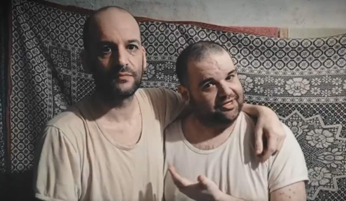 I fratelli ostaggi divisi da Hamas, l’addio a quello che resta a Gaza in un video shock: «Si vede la disperazione nei suoi occhi» – Il video