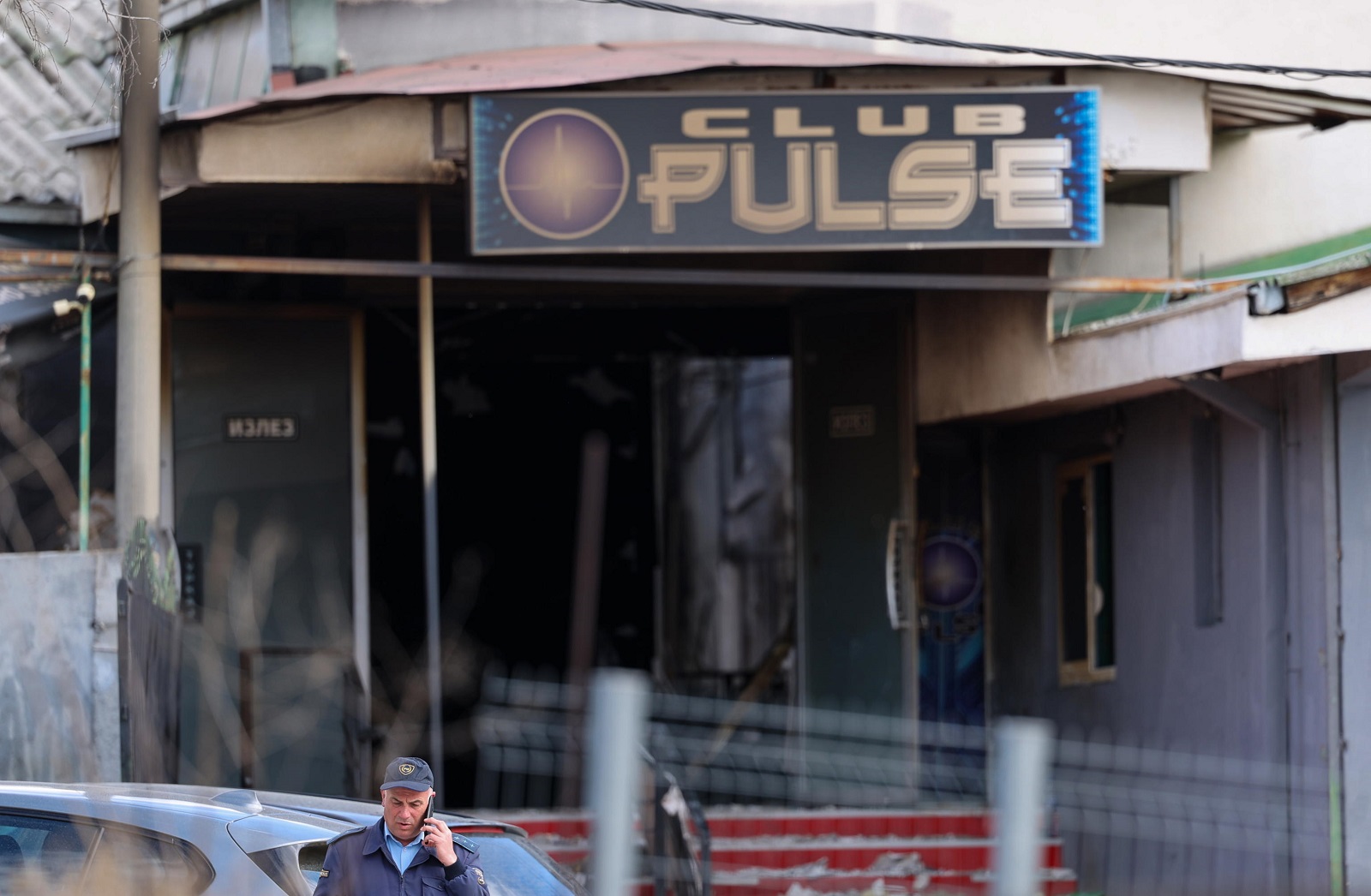 Macedonia del Nord, dopo il rogo alla discoteca esplode la rabbia a Kocani. Assaltato il comune e il bar del proprietario del club andato a fuoco