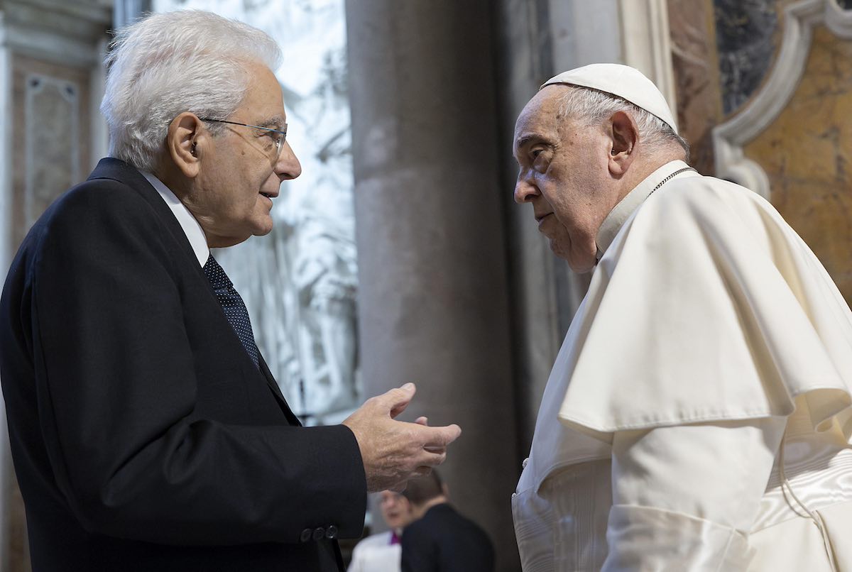 La lettera di Mattarella a Papa Francesco: «Si affievoliscono le ragioni del Diritto, la sua voce rimane più che mai necessaria»