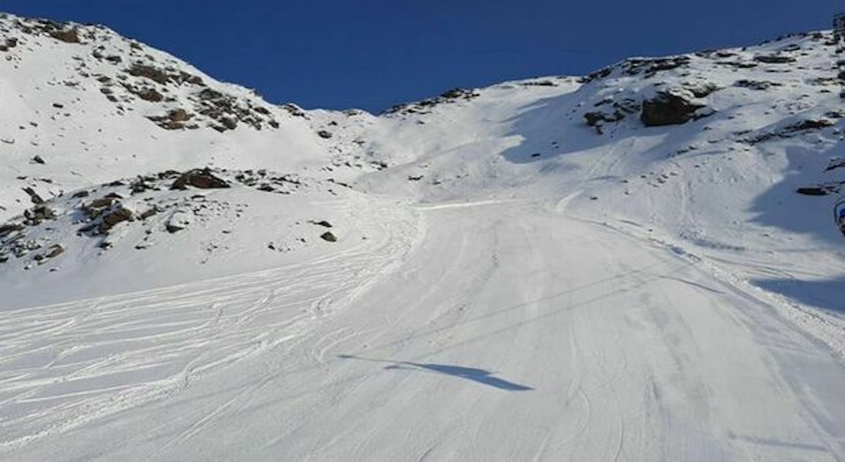 Cade sugli sci e vola per 70 metri, morto il 18enne Marco Degli Uomini: l’incidente prima di un evento di superG