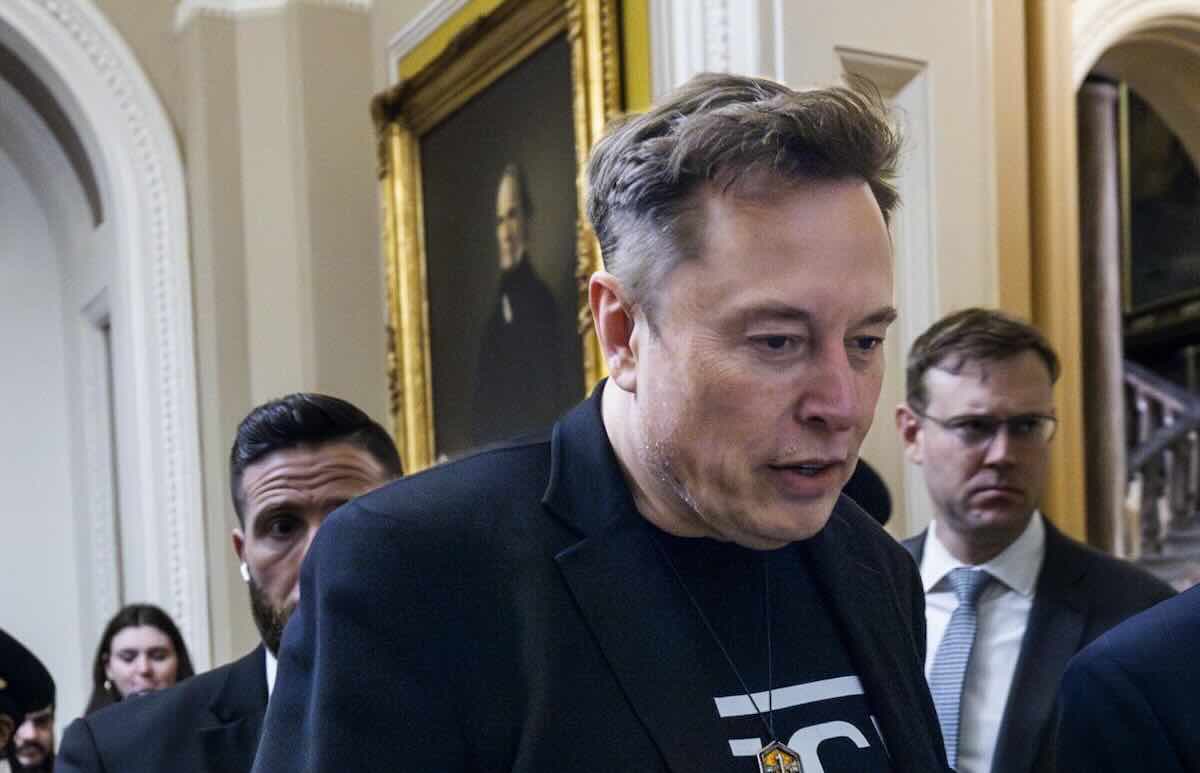 Elon Musk, l’accusa sull’attacco che ha travolto il suo social X: «Arriva dall’area dell’Ucraina»