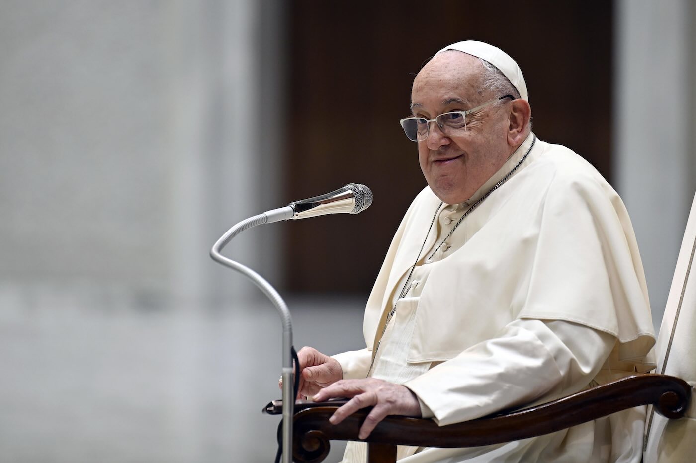 Papa Francesco migliora ancora: «Sospesa la ventilazione». L’ultimo bollettino della settimana: i dubbi sulla Settimana Santa