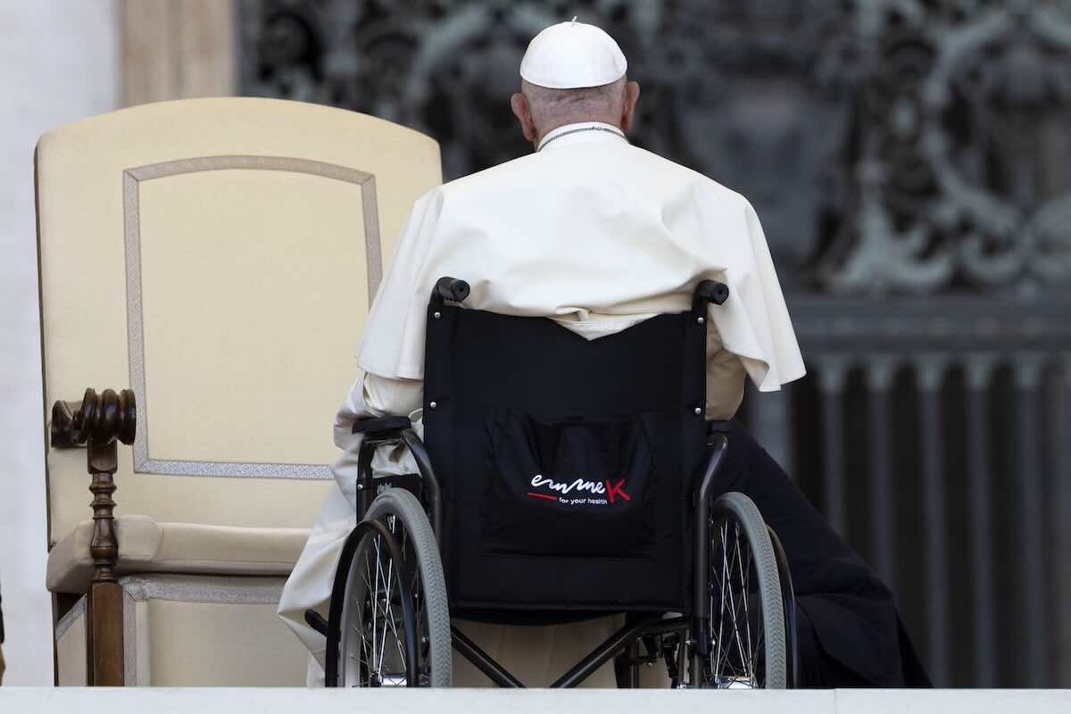 Papa Francesco, i segnali positivi e il pericolo più lontano. I medici sciolgono la prognosi: «Ma deve ancora restare in ospedale per giorni»