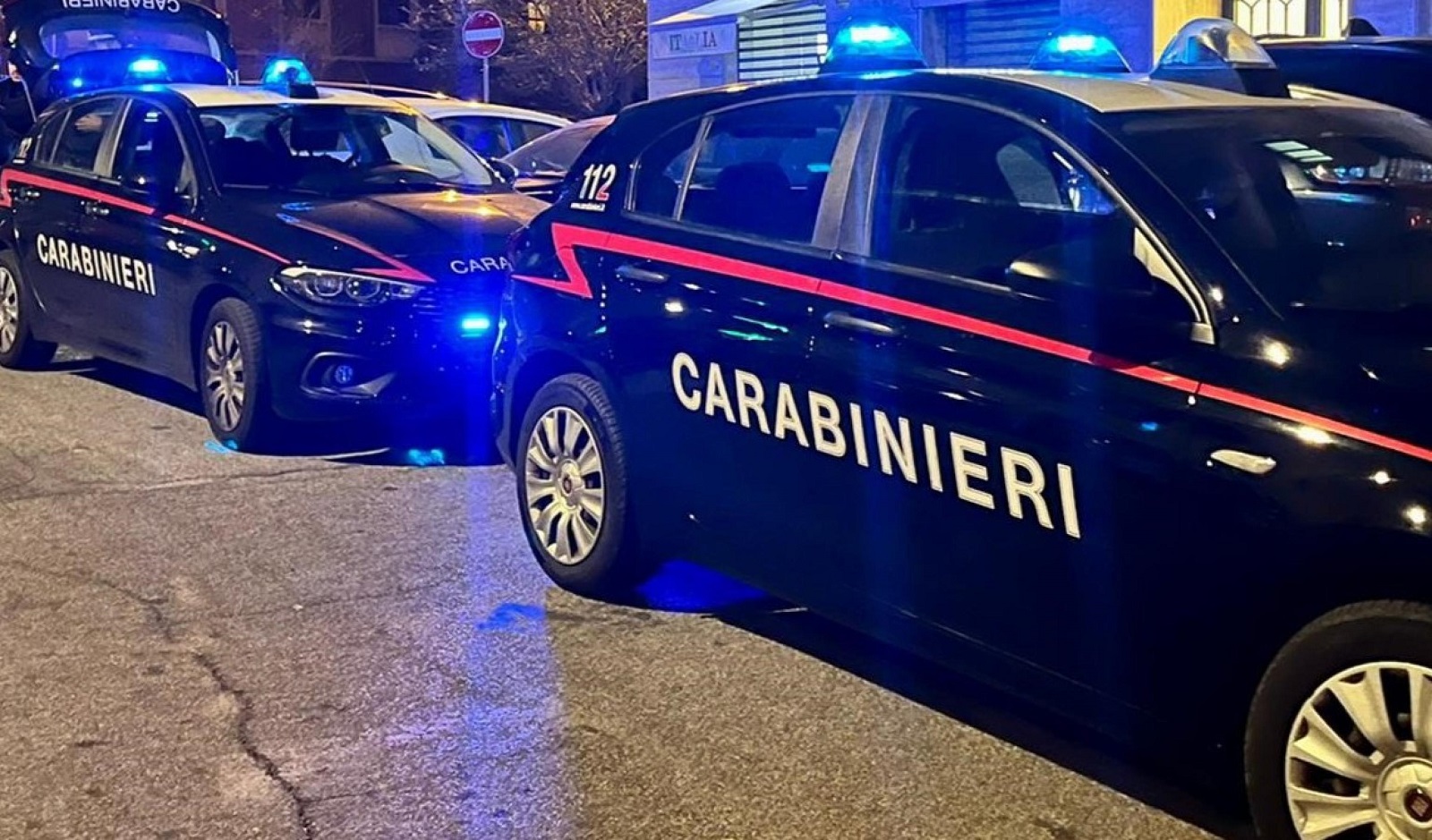 San Benedetto del Tronto, 24enne ucciso a coltellate fuori dalla discoteca. Lo scontro tra gang con feriti