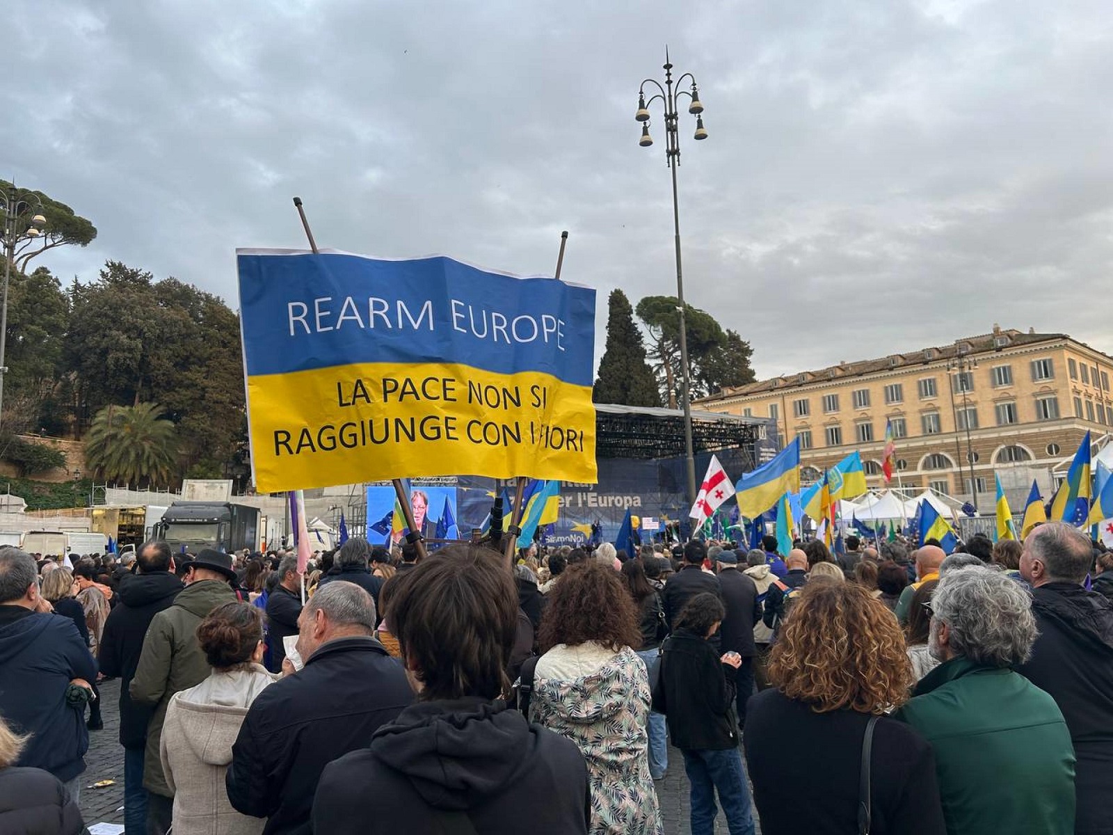 https://static.open.online/wp-content/uploads/2025/03/sondaggio-riarmo-europeo.jpg