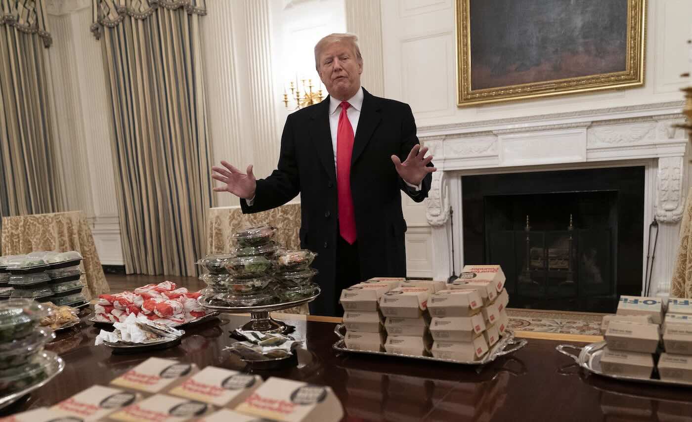 La guerra commerciale di Trump spaventa i fast food: anche il prezzo del Big Mac rischia di salire per colpa dei dazi