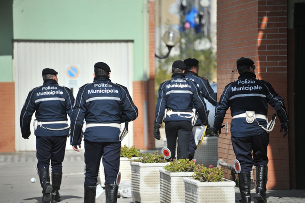 vigili urbani napoli dimissioni