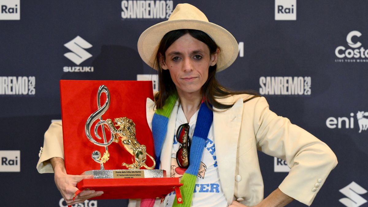 Lucio Corsi Sanremo 2025 premio mia martini 