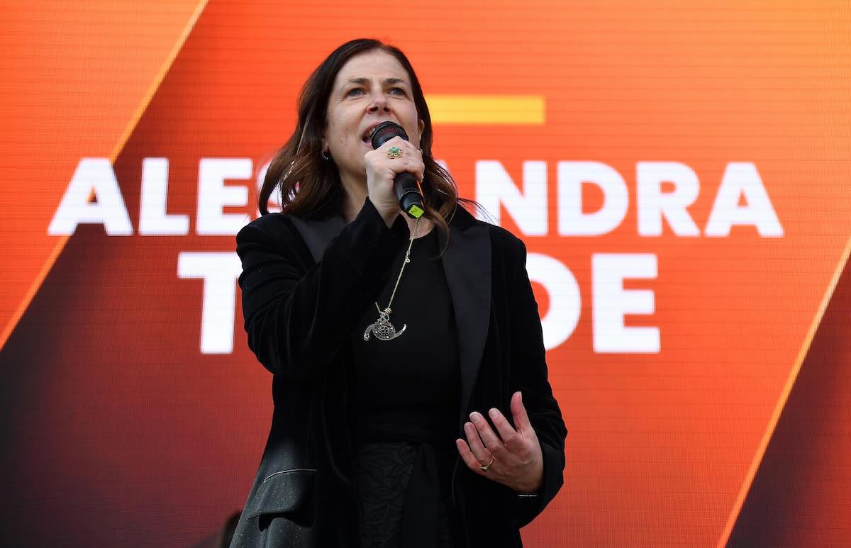 https://static.open.online/wp-content/uploads/2025/04/alessandra-todde-sardegna-decadenza-1.jpeg